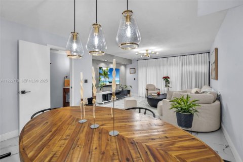 Touwnhouse à vendre à Davie, Floride: 2 chambres, 123.37 m2 № 1977431 - photo 3