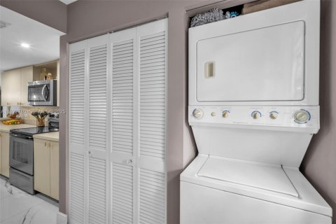 Touwnhouse à vendre à Davie, Floride: 2 chambres, 123.37 m2 № 1977431 - photo 14