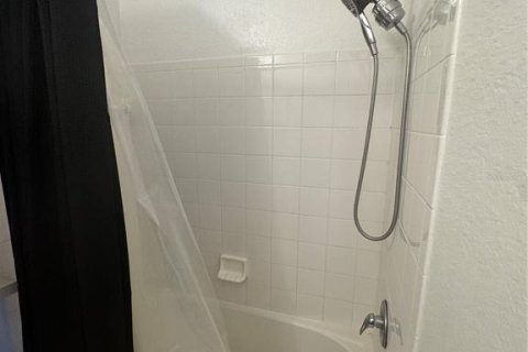 Condominio en alquiler en Orlando, Florida, 2 dormitorios, 98.85 m2 № 1882873 - foto 24
