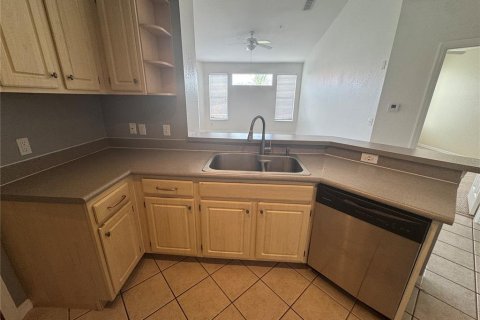 Condominio en alquiler en Orlando, Florida, 2 dormitorios, 98.85 m2 № 1882873 - foto 3