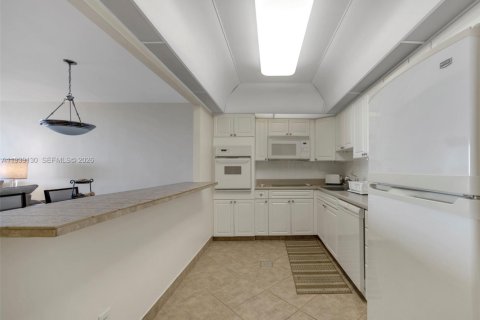 Copropriété à louer à Sunny Isles Beach, Floride: 1 chambre, 93.37 m2 № 1996542 - photo 3