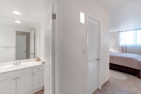 Copropriété à louer à Sunny Isles Beach, Floride: 1 chambre, 93.37 m2 № 1996542 - photo 11