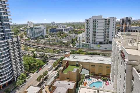 Condo in Miami, Florida, 1 bedroom  № 1892015 - photo 18