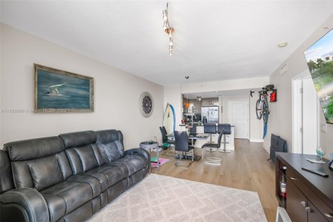 Condo in Miami, Florida, 1 bedroom  № 1892015 - photo 13