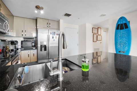 Condo in Miami, Florida, 1 bedroom  № 1892015 - photo 7