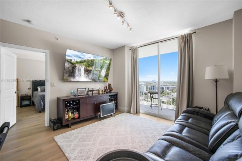 Condo in Miami, Florida, 1 bedroom  № 1892015 - photo 12