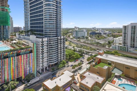 Condo in Miami, Florida, 1 bedroom  № 1892015 - photo 17