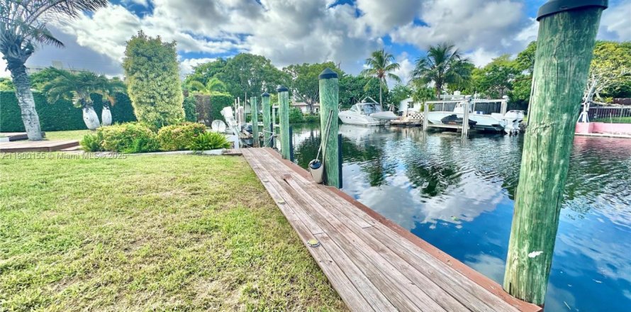 Земельный участок в Норт-Майами, Флорида № 1971450