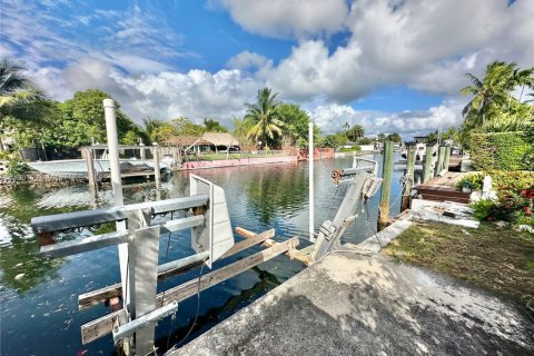 Купить земельный участок в Норт-Майами, Флорида № 1971450 - фото 2