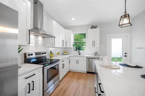 Villa ou maison à vendre à Saint Petersburg, Floride: 5 chambres, 267.65 m2 № 2091434 - photo 6