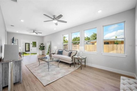 Villa ou maison à vendre à Saint Petersburg, Floride: 5 chambres, 267.65 m2 № 2091434 - photo 7
