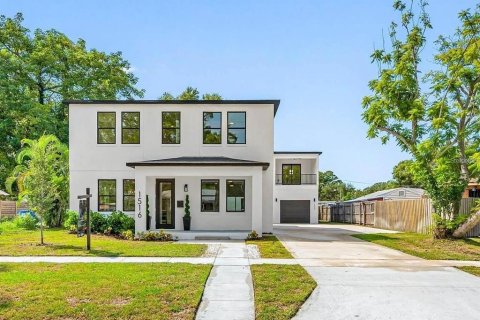 Villa ou maison à Saint Petersburg, Floride 5 chambres, 267.65 m2 № 2091434