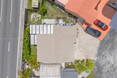House in Hialeah, Florida 3 bedrooms, 125.23 sq.m. № 2086949 - photo 29