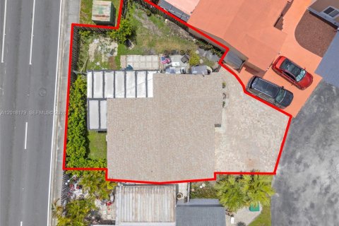 House in Hialeah, Florida 3 bedrooms, 125.23 sq.m. № 2086949 - photo 28