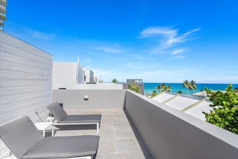 Villa ou maison à louer à Hollywood, Floride: 4 chambres, 254.18 m2 № 1951891 - photo 21