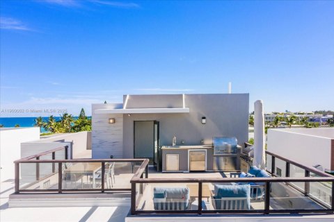 Villa ou maison à louer à Hollywood, Floride: 4 chambres, 254.18 m2 № 1951891 - photo 20