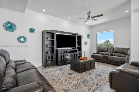 Villa ou maison à louer à Hollywood, Floride: 4 chambres, 254.18 m2 № 1951891 - photo 11