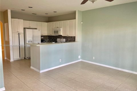 Adosado en venta en Lauderdale Lakes, Florida, 2 dormitorios, 146.23 m2 № 1945847 - foto 2