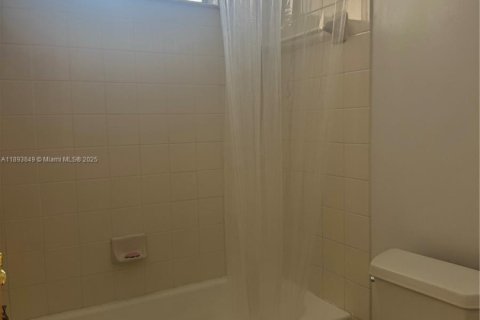 Adosado en venta en Lauderdale Lakes, Florida, 2 dormitorios, 146.23 m2 № 1945847 - foto 18