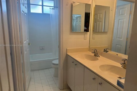 Adosado en venta en Lauderdale Lakes, Florida, 2 dormitorios, 146.23 m2 № 1945847 - foto 17