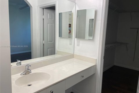 Adosado en venta en Lauderdale Lakes, Florida, 2 dormitorios, 146.23 m2 № 1945847 - foto 14