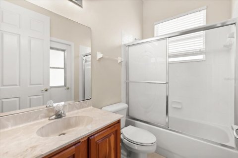 House in Tampa, Florida 4 bedrooms, 204.29 sq.m. № 2139998 - photo 13