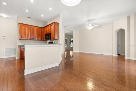 House in Tampa, Florida 4 bedrooms, 204.29 sq.m. № 2139998 - photo 6