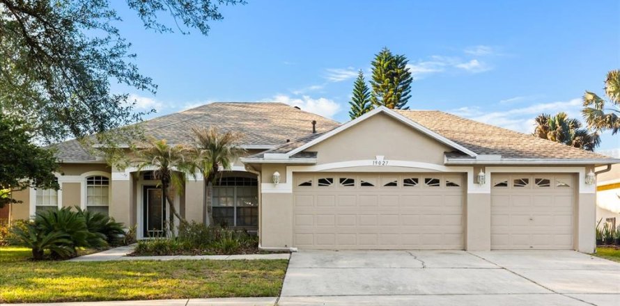 House in Tampa, Florida 4 bedrooms, 204.29 sq.m. № 2139998