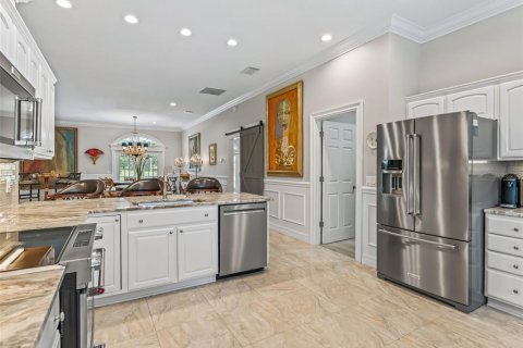 House in The Villages, Florida 3 bedrooms, 257.71 sq.m. № 2223275 - photo 16
