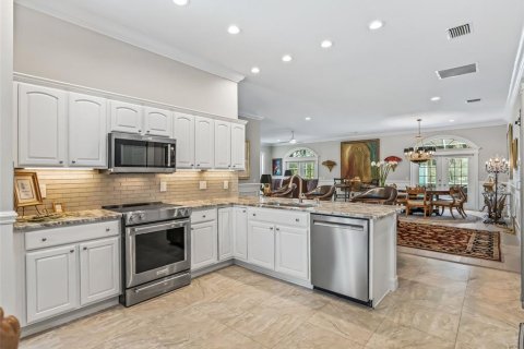 House in The Villages, Florida 3 bedrooms, 257.71 sq.m. № 2223275 - photo 17