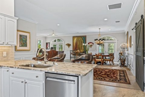 House in The Villages, Florida 3 bedrooms, 257.71 sq.m. № 2223275 - photo 18