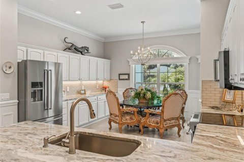House in The Villages, Florida 3 bedrooms, 257.71 sq.m. № 2223275 - photo 11