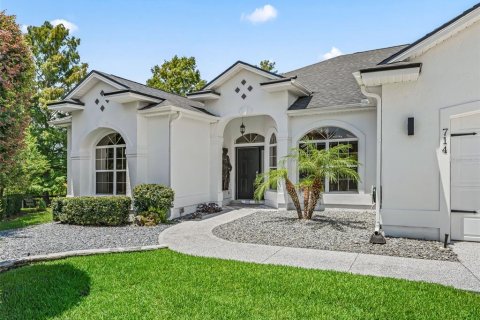 House in The Villages, Florida 3 bedrooms, 257.71 sq.m. № 2223275 - photo 7