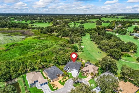 House in The Villages, Florida 3 bedrooms, 257.71 sq.m. № 2223275 - photo 3