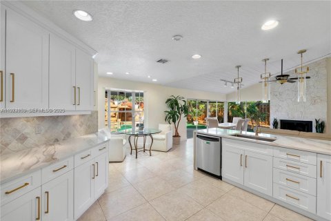 Villa ou maison à vendre à Boca Raton, Floride: 4 chambres, 273.13 m2 № 2041283 - photo 5