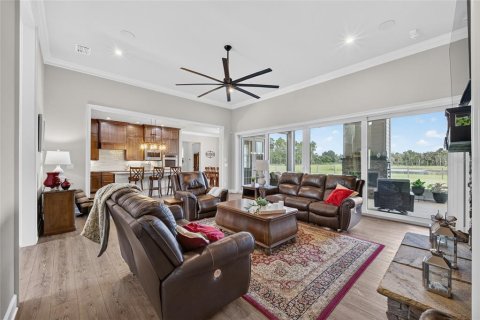 House in Bunnell, Florida 7 bedrooms, 384.15 sq.m. № 2418448 - photo 8
