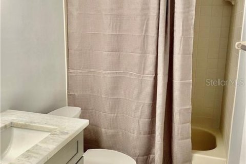 Condo in Fort Myers, Florida, 2 bedrooms  № 1918990 - photo 13