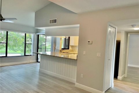Condo in Fort Myers, Florida, 2 bedrooms  № 1918990 - photo 3