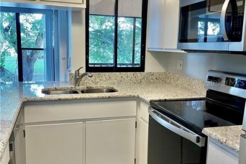 Condo in Fort Myers, Florida, 2 bedrooms  № 1918990 - photo 6