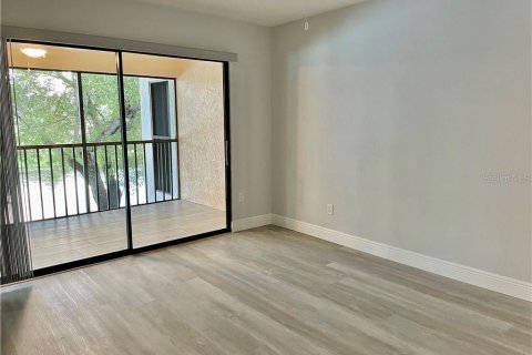 Condo in Fort Myers, Florida, 2 bedrooms  № 1918990 - photo 7