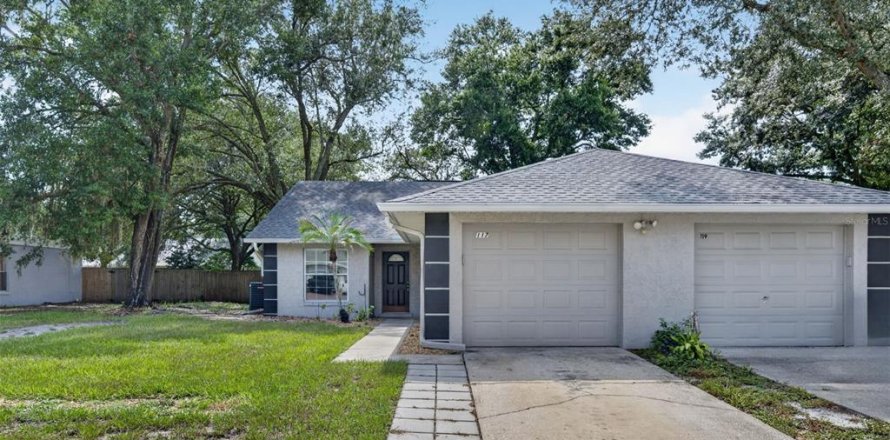 Villa ou maison à Oviedo, Floride 3 chambres, 136.57 m2 № 2259548