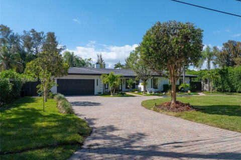 House in Coral Gables, Florida 4 bedrooms, 286.14 sq.m. № 2058984 - photo 4