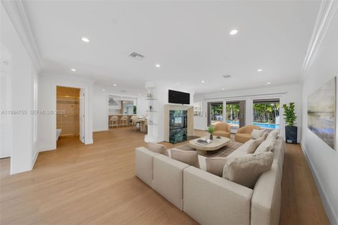 House in Coral Gables, Florida 4 bedrooms, 286.14 sq.m. № 2058984 - photo 22