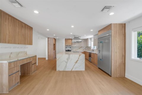 House in Coral Gables, Florida 4 bedrooms, 286.14 sq.m. № 2058984 - photo 14