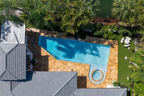 House in Coral Gables, Florida 4 bedrooms, 286.14 sq.m. № 2058984 - photo 11
