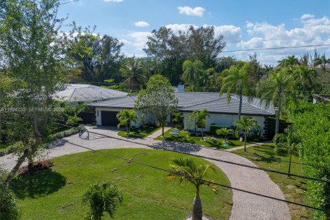 House in Coral Gables, Florida 4 bedrooms, 286.14 sq.m. № 2058984 - photo 7