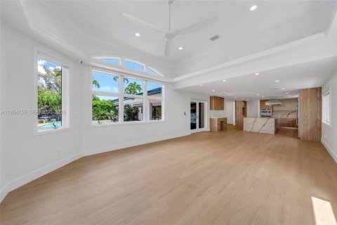 House in Coral Gables, Florida 4 bedrooms, 286.14 sq.m. № 2058984 - photo 21