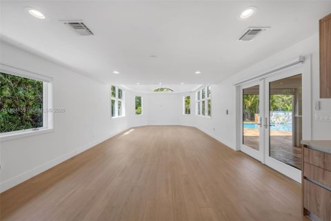 House in Coral Gables, Florida 4 bedrooms, 286.14 sq.m. № 2058984 - photo 27