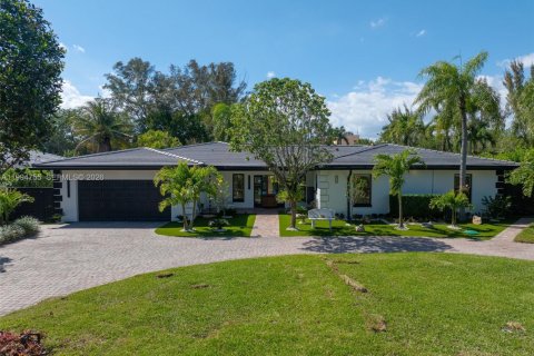 House in Coral Gables, Florida 4 bedrooms, 286.14 sq.m. № 2058984 - photo 6