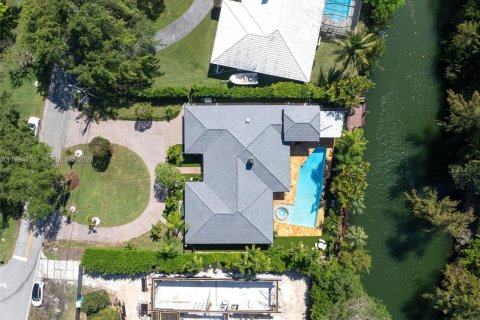 House in Coral Gables, Florida 4 bedrooms, 286.14 sq.m. № 2058984 - photo 8